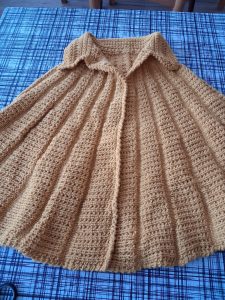 Capita o mañanita con cuello 50 cts. de largo